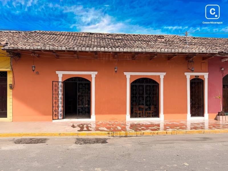 Commercial unit for sale in Granada – 900 m²