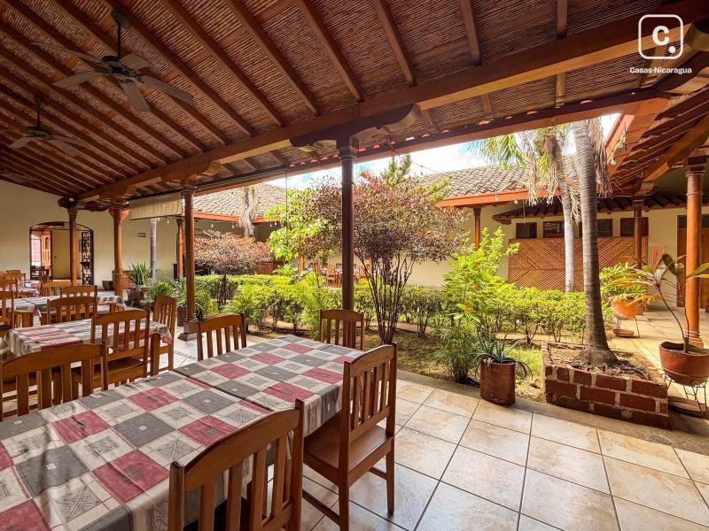 Commercial unit for sale in Granada – 900 m²