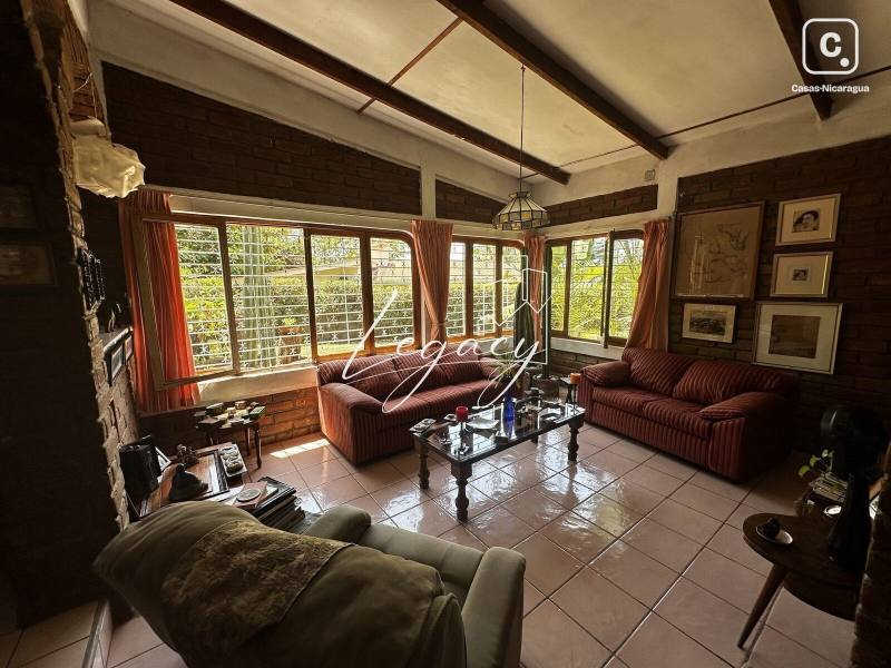 Casa en alquiler en Las Colinas, Managua – 2 hab, 250 m²