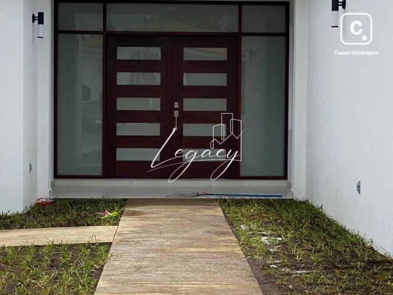 House for sale in Las Colinas, Managua – 3 beds, 448 m²