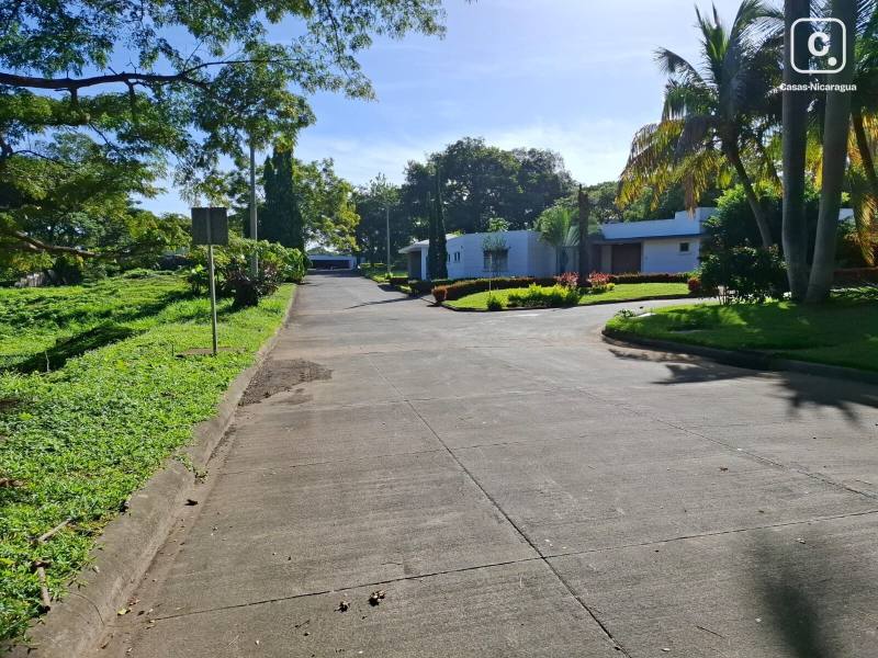 Terreno en venta en Villa Fontana Sur, Managua – 1,512 varas²