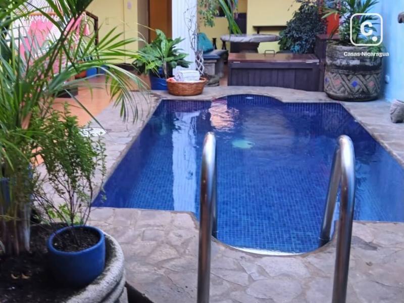 Apartment for sale in Granada – 3 beds, 199 m²