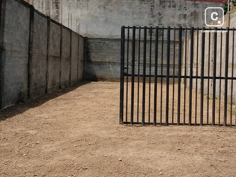 Terreno en venta en Granada – 220 m²