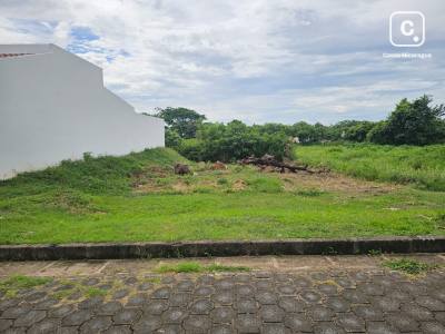 Terreno en venta en Granada – 288 m²