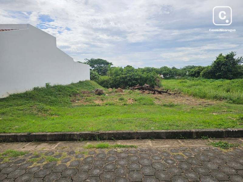 Lot for sale in Granada – 288 m²