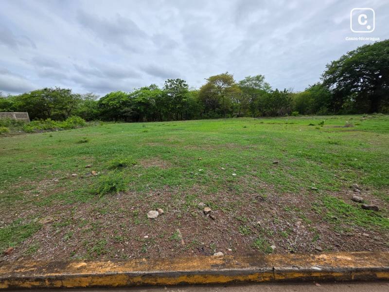 Lot for sale in Granada – 3,313 m²