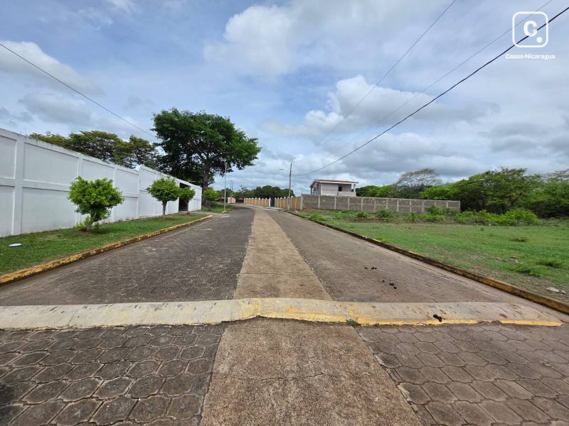 Lot for sale in Granada – 3,313 m²