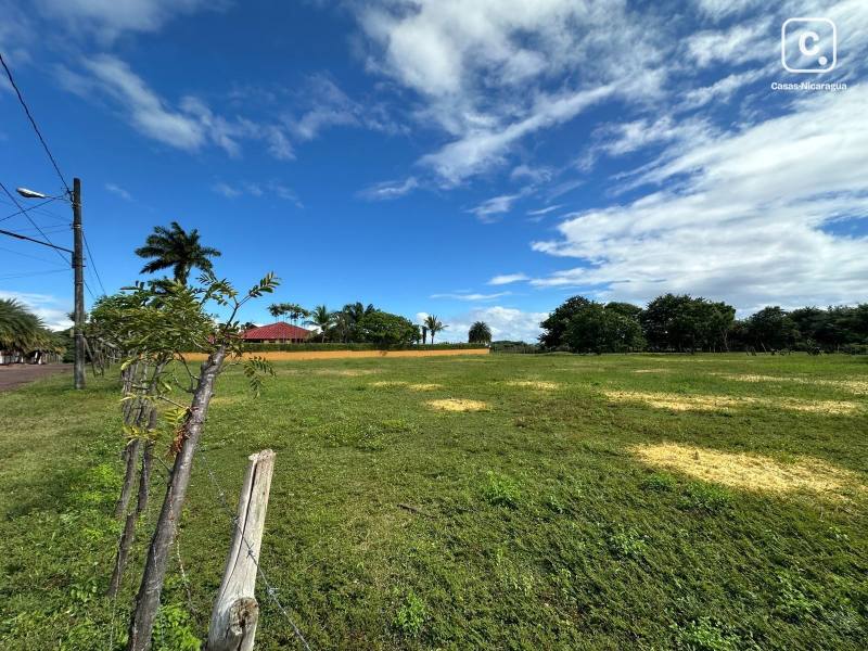 Terreno en venta en Granada – 1,950 m²