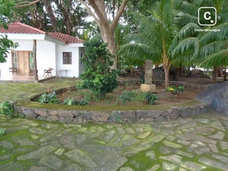 Casa en venta en Granada – 2 hab, 400 m²