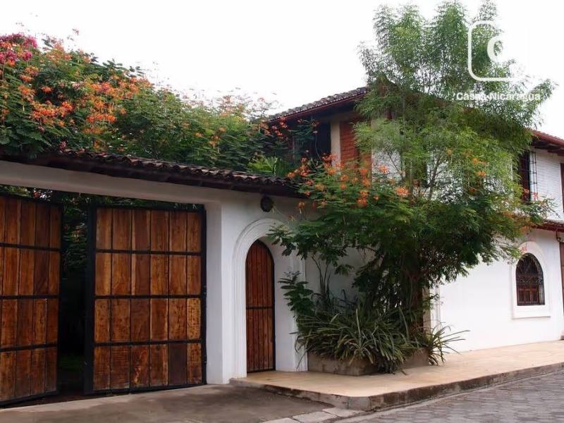 Commercial unit for sale in Granada – 800 m²