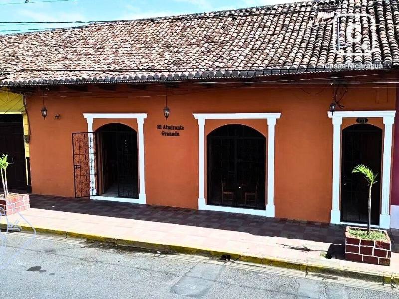 Local comercial en venta en Granada – 687 m²