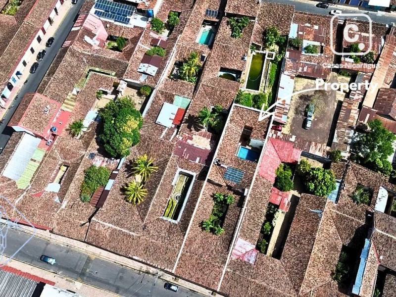 Local comercial en venta en Granada – 687 m²
