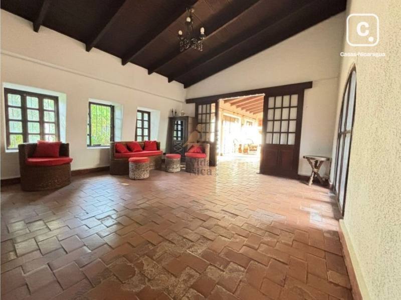 House for sale in Carretera Nueva León, Managua – 5 beds, 450 m²