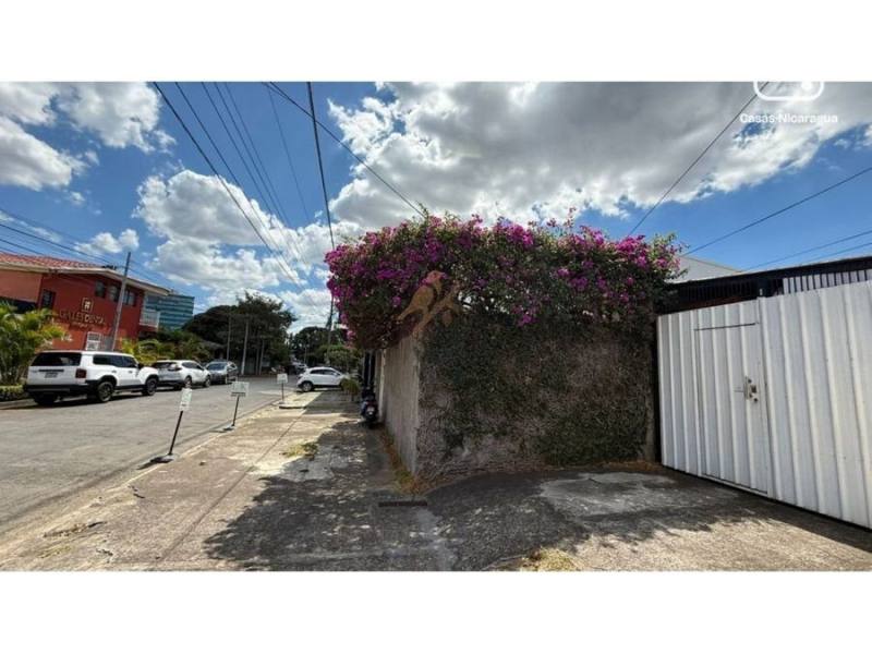 House for rent in Managua – 5 beds, 388 m²