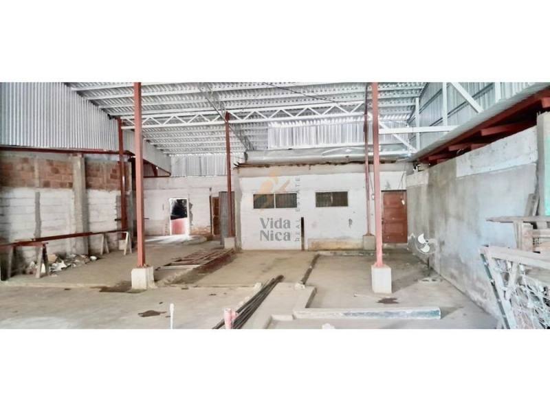 Warehouse for rent in León – 208 m²