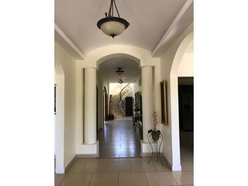 House for rent in Managua – 4 beds, 1,800 m²