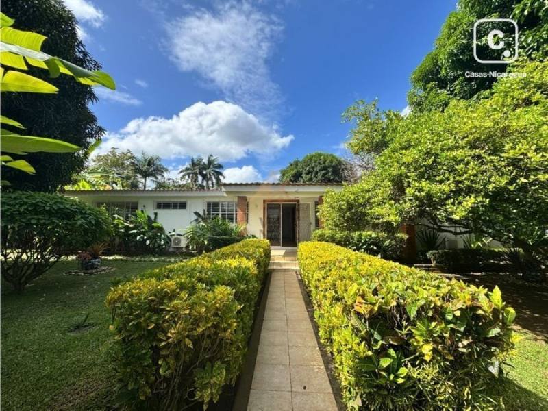 House for rent in Las Colinas, Managua – 4 beds, 320 m²
