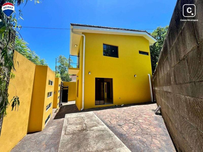 Casa en venta en Granada – 2 hab, 120 m², US$ 118,000