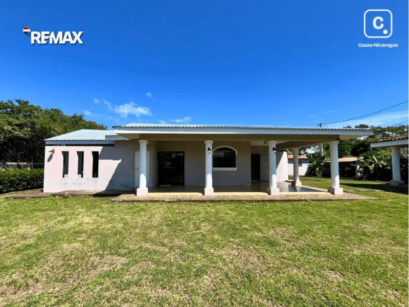 Casa en venta en Granada – 2 hab, 210 m², US$ 167,000