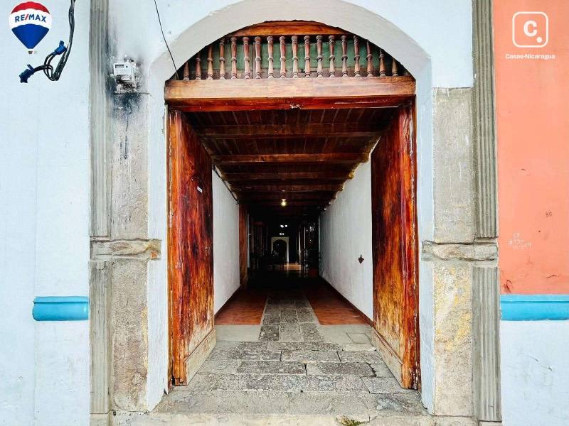 Local comercial en venta en Granada – 1,200 m²