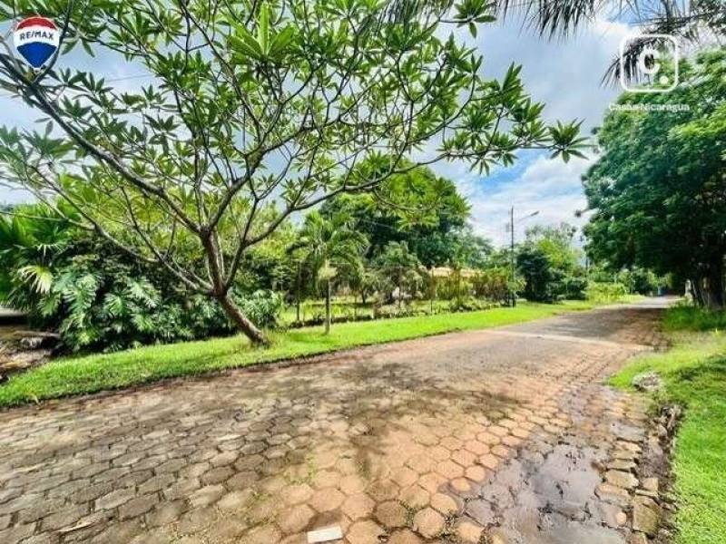 Lot for sale in Granada – 1,467 m²