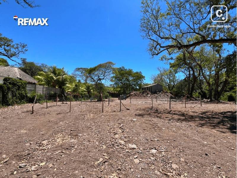 Lot for sale in Península de Asese, Granada – 242 m²
