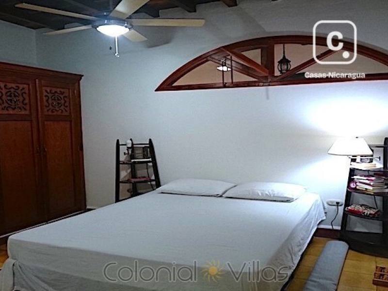 Casa en venta en Granada – 4 hab, 1,349 m²
