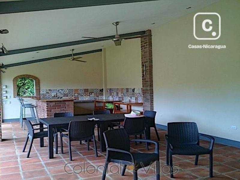 Casa en venta en Granada – 4 hab, 1,349 m²