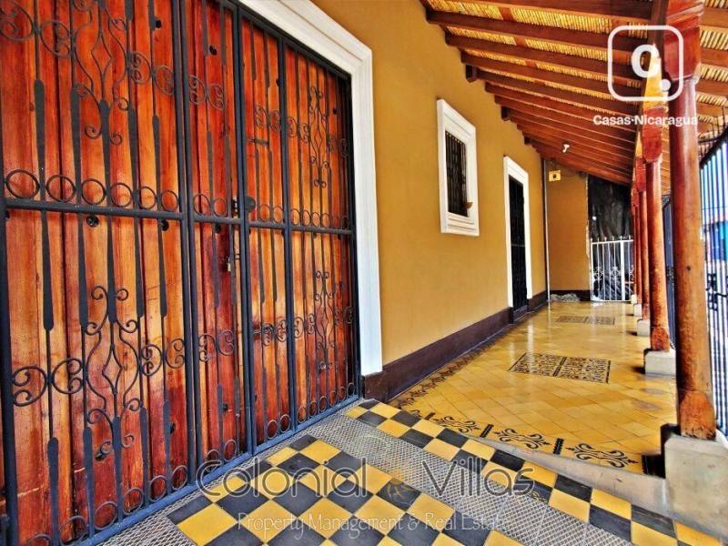 House for sale in Granada – 4 beds, 343 m²