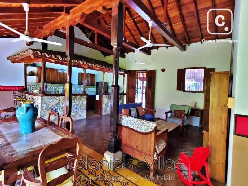 House for sale in Granada – 4 beds, 343 m²