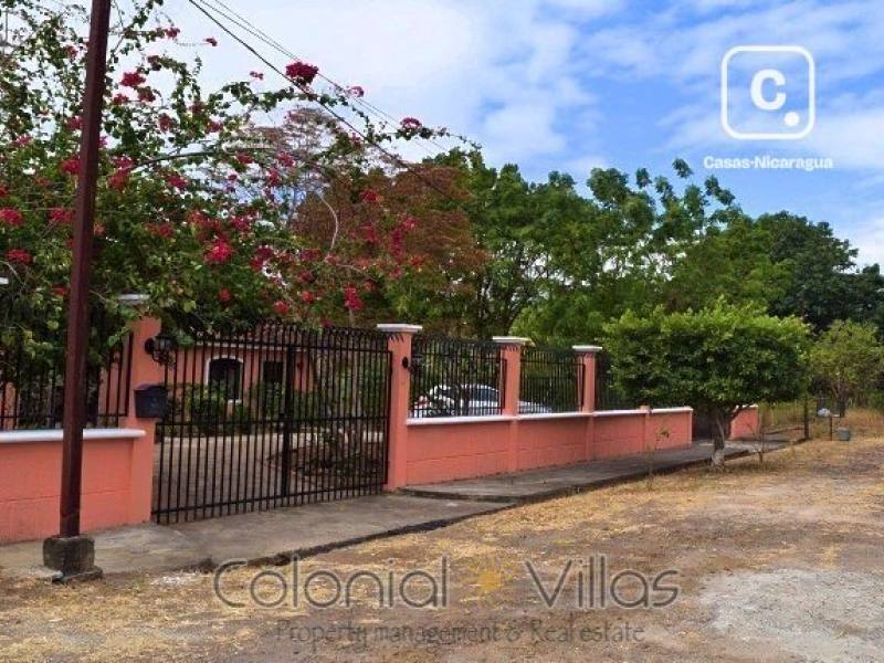 Casa en venta en Granada – 3 hab, 1,000 m²