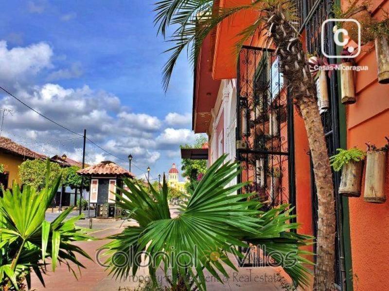 Commercial unit for sale in Granada – 380 m²