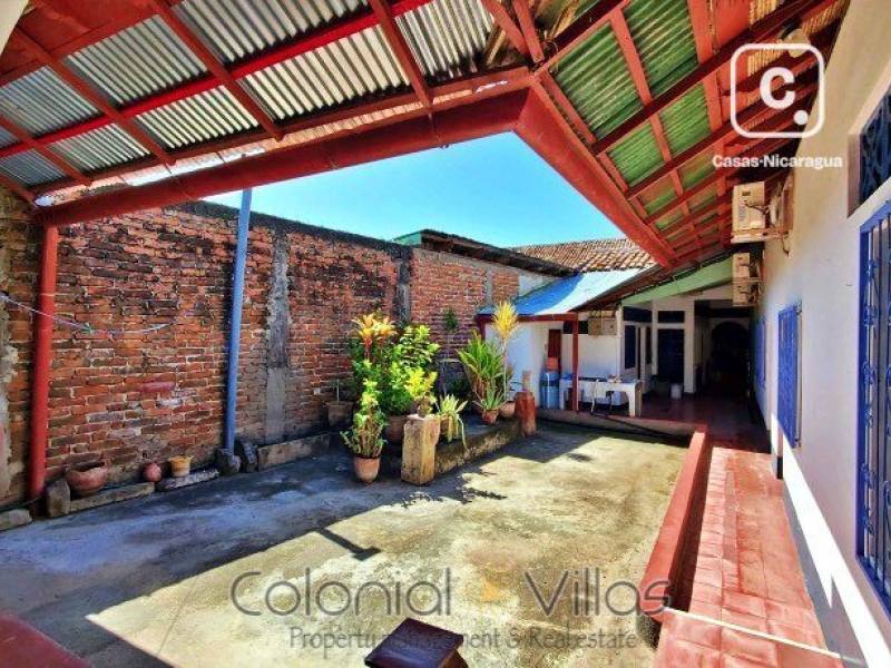Local comercial en venta en Granada – 390 m²