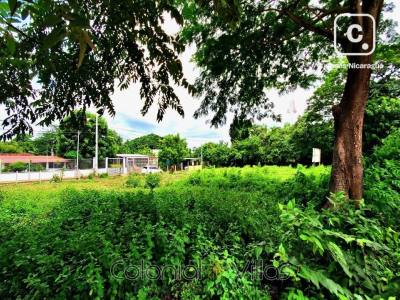 Terreno en venta en Granada – 1,960 m²