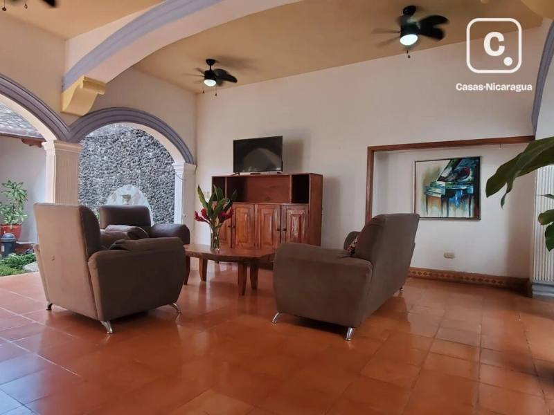 Casa en venta en Granada – 3 hab, US$ 198,000