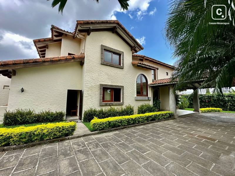 Casa en venta o alquiler en Santo Domingo, Managua – 4 hab, 496 m²