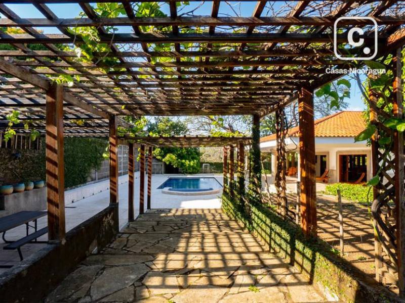 House for sale or rent in Carretera Sur, Managua – 5 beds, 1,217 m²