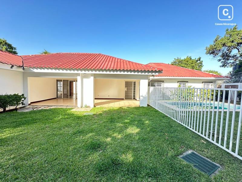 Casa en alquiler en Las Colinas, Managua – 4 hab, US$ 1,800/mes