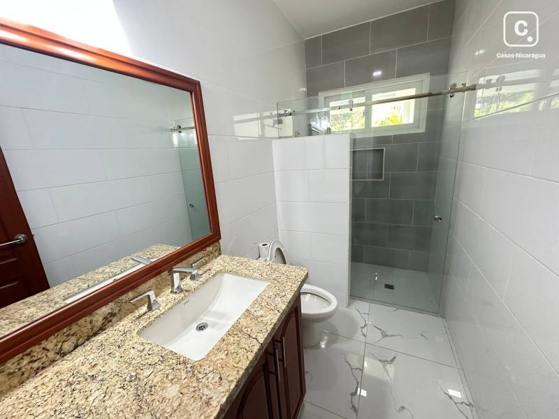 Apartamento en alquiler en Las Colinas, Managua – 5 hab, 300 m²