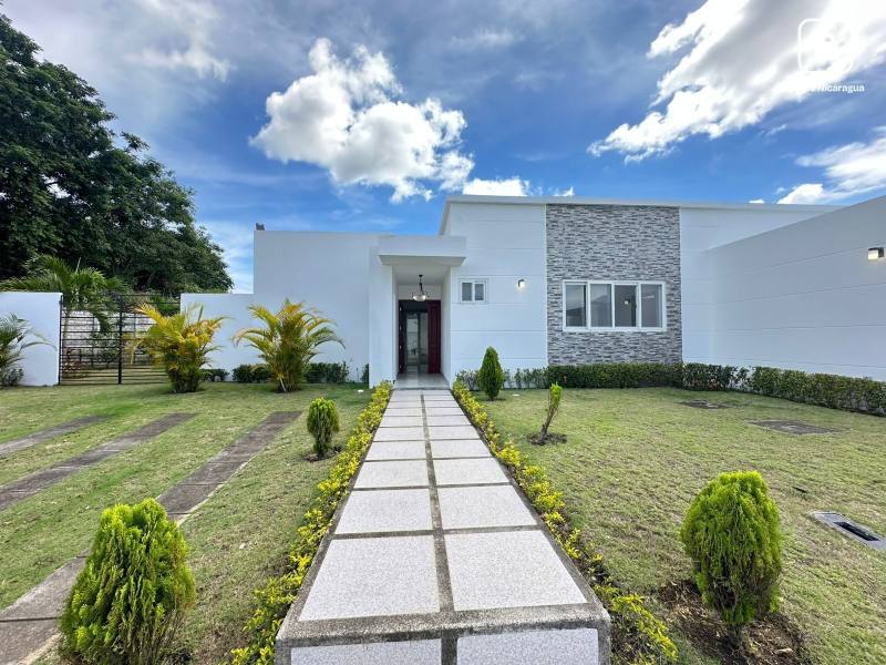 Apartment for rent in Las Colinas, Managua – 5 beds, 300 m²