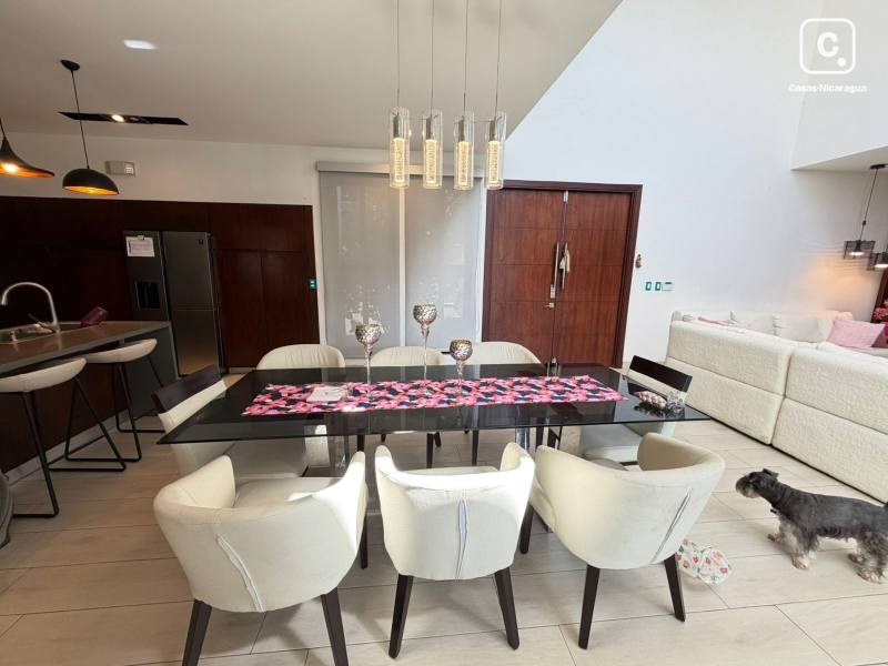 Apartment for rent in Las Colinas, Managua – 4 beds, 300 m²