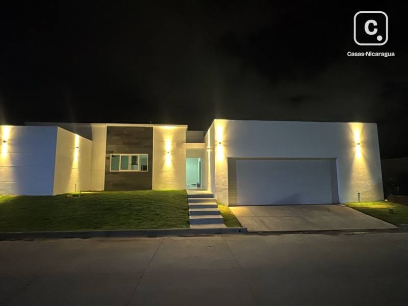 Apartment for rent in Las Colinas, Managua – 4 beds, 300 m², US$ 2,500/month