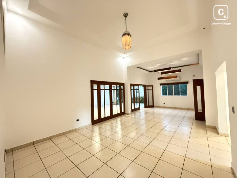 Apartment for rent in Carretera Masaya, Managua – 4 beds, 300 m²