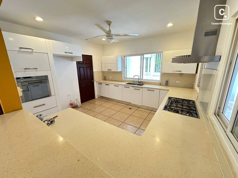 Apartamento en alquiler en Las Cumbres, Managua – 4 hab, 230 m²