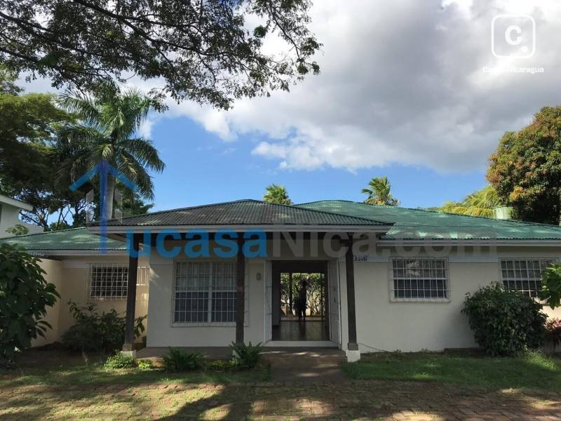 Casa en alquiler en Las Colinas, Managua – 4 hab, US$ 800/mes