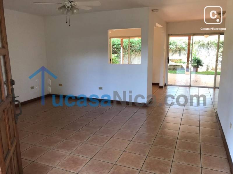 Casa en alquiler en Las Colinas, Managua – 4 hab, US$ 800/mes