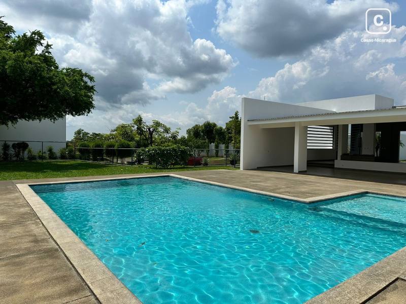 Apartment for rent in Las Colinas, Managua – 3 beds, 190 m²