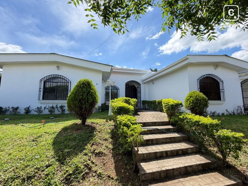 Apartment for rent in Carretera Masaya, Managua – 4 beds, 250 m²