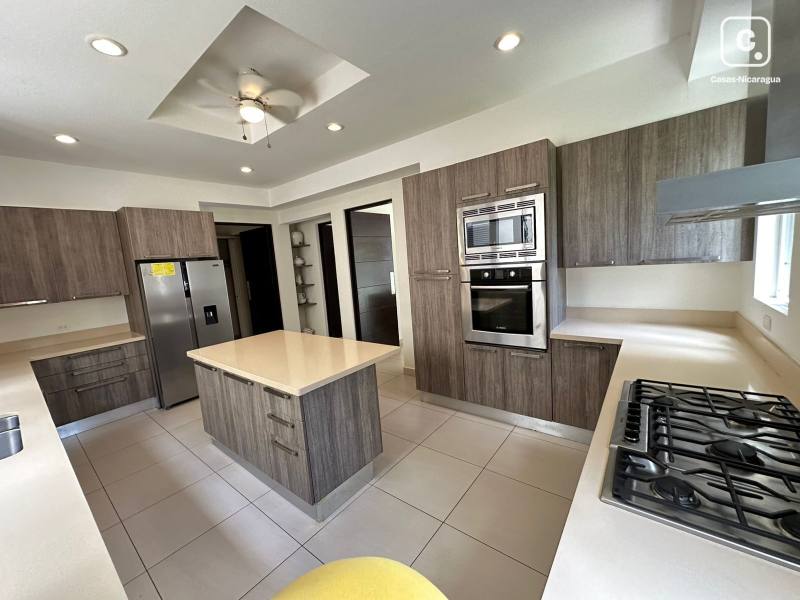 Apartment for sale or rent in Managua – 5 beds, 540 m²