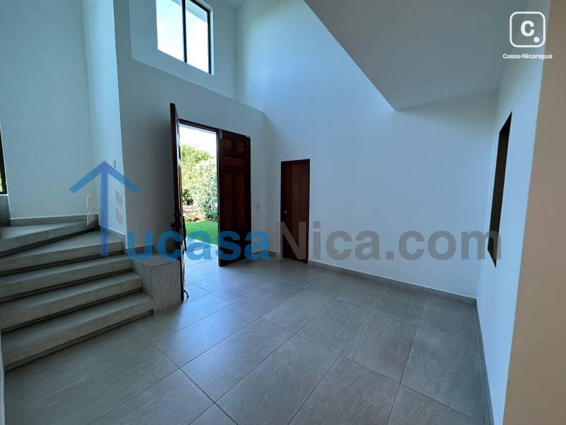 Casa en alquiler en Los Robles, Managua – 4 hab